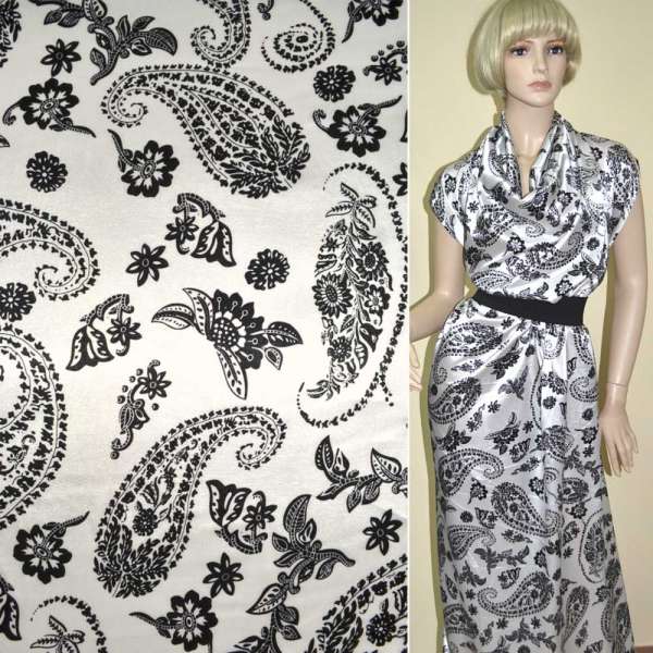 Атлас стрейч молочный с черными цветами и огурцами ш.120