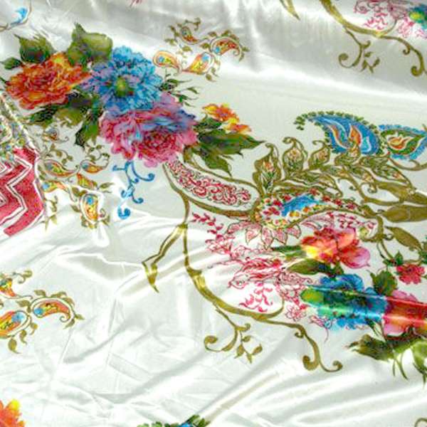 Атлас стрейч молочный с оранжево-синими цветами и огурцами ш.150