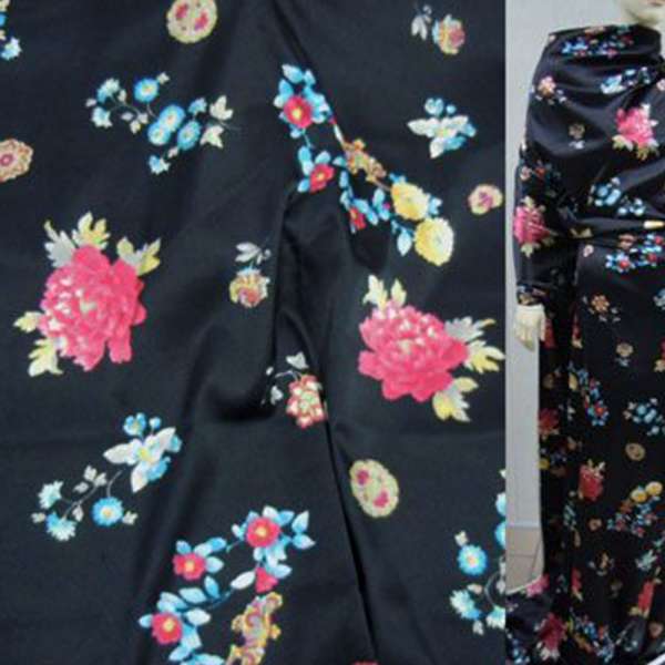 Атлас стрейч пионы, цветы мелкие черный ш.150