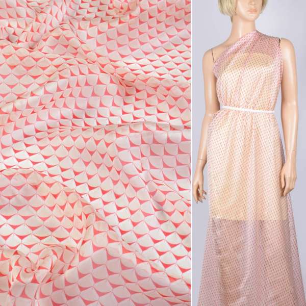 Шелк молочный с красными треугольниками ш.134