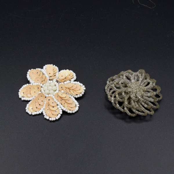 Пришивной декор цветок 55мм бежевый, цветок на булавке 50мм серый