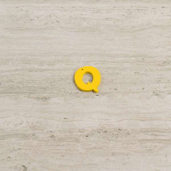 Пришивной декор буква Q желтая, 25мм