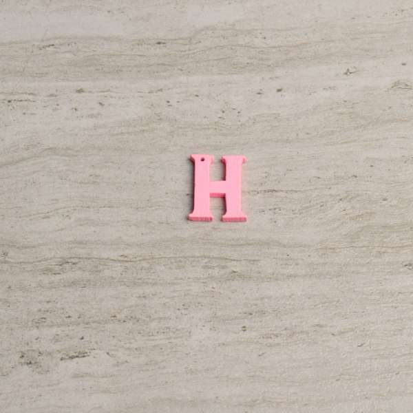 Пришивной декор буква H розовая, 25мм