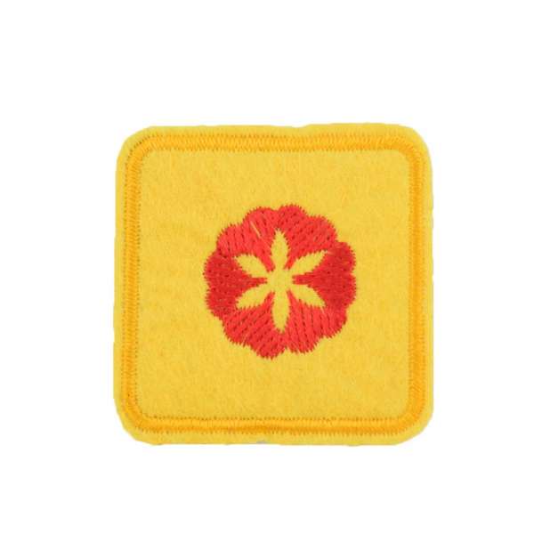 Термоаппликация Квадрат с цветком красным 45х45мм желтый