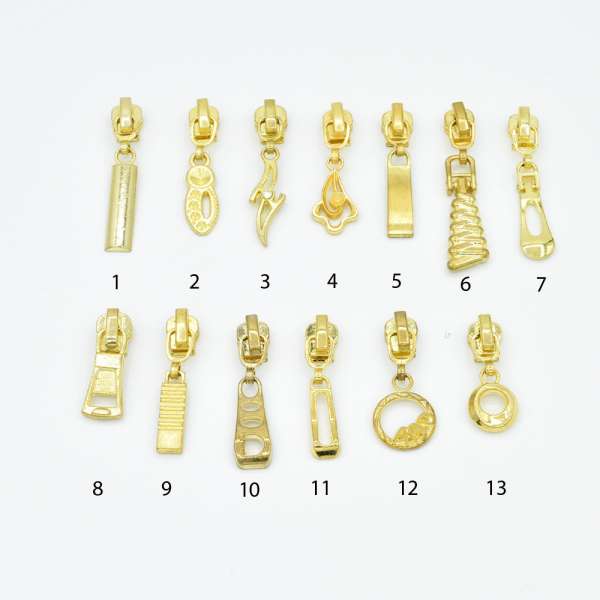 Бегунок на металлическую молнию №3 золото с фигурным язычком