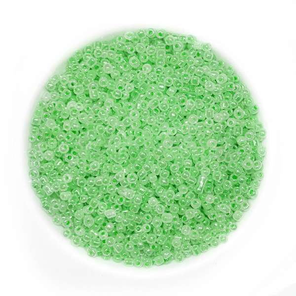 Бисер зеленый светлый