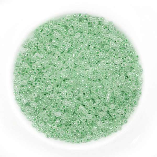 Бисер светло-изумрудный