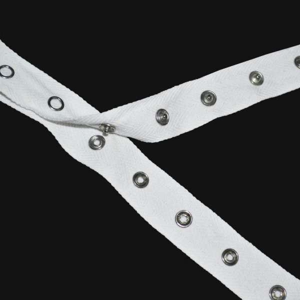 Кнопки металлические на тесьме белой