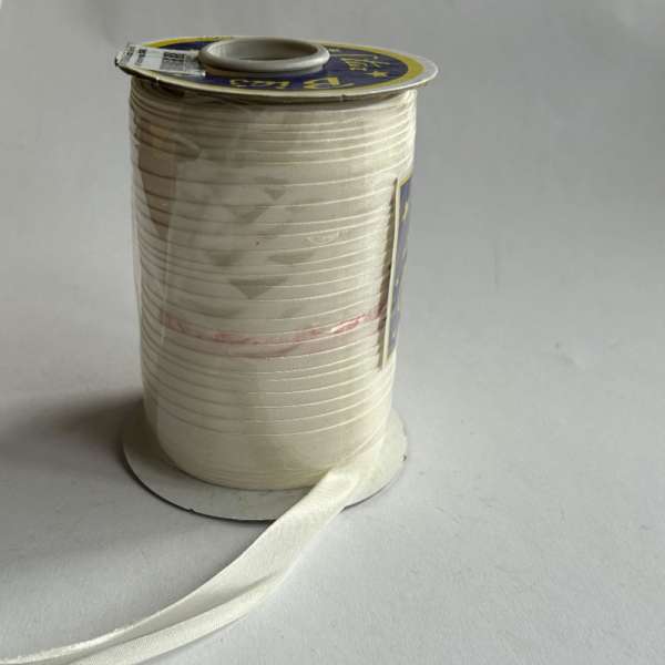 Косая бейка для опта молочная 8003