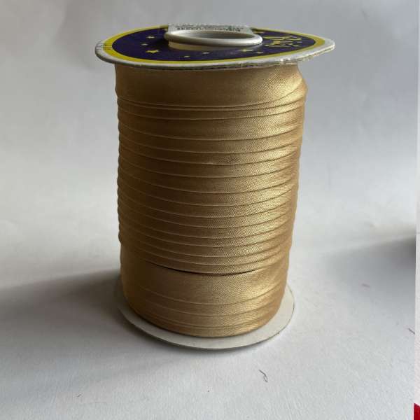 Косая бейка для опта золотисто-бежевая светлая 8171