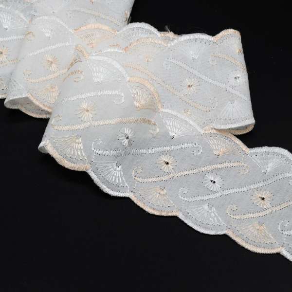 Кружево прошва с двухцветной вышивкой белое