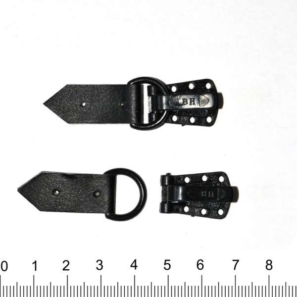 Крючек шубный пластик черный