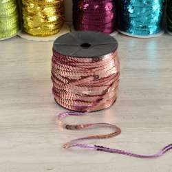 Тесьма-чешуя на нитке в один ряд 5мм розовая бледная