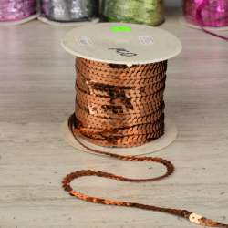 Тесьма-чешуя на нитке в один ряд 5мм рыже-коричневая