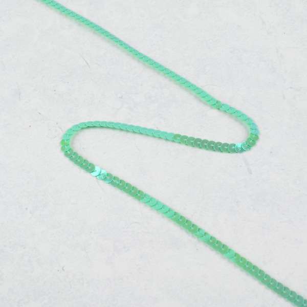 Тесьма-чешуя в один ряд на нитке 3мм мятная