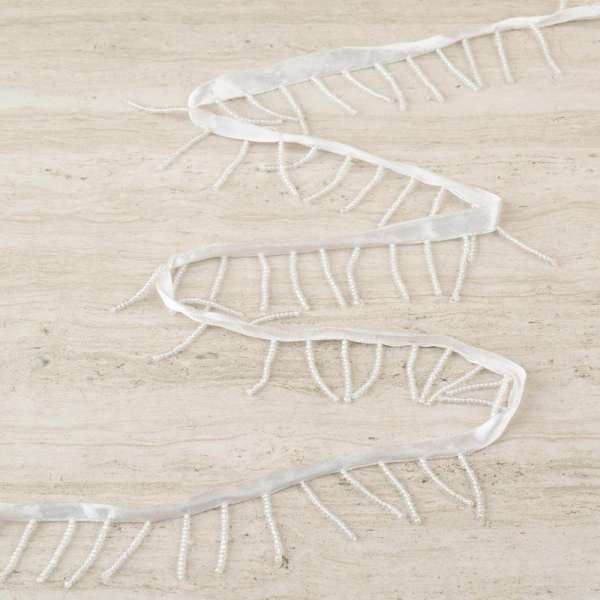 Бахрома бисерная на атласной ленте белая, белый бисер