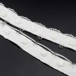 Лента застежка с крючками и петлями 50мм с кружевом и розочками белая