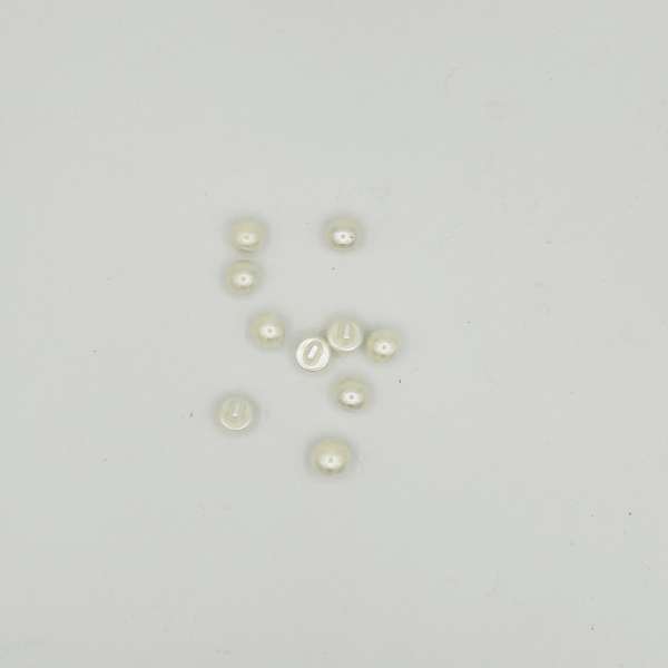 Пуговица жемчужная белая 10мм на ножке