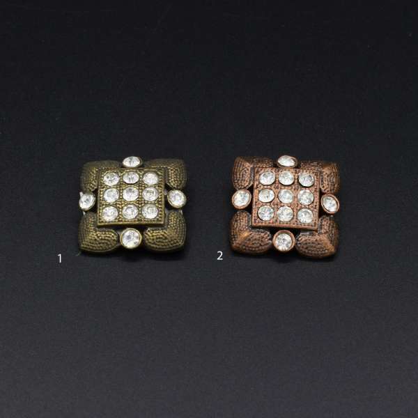 Пуговица на ножке металл квадратная с камнем белым 2.3х2.3 мм