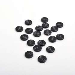 Пуговица черная с серой полоской 15мм на 4 прокола (1001)