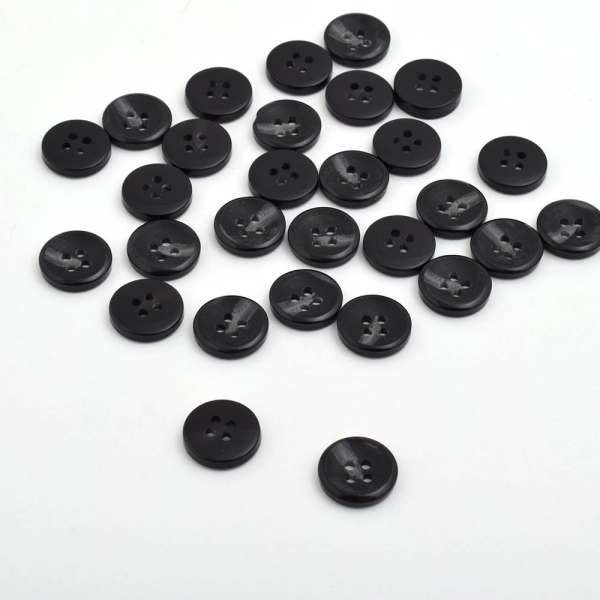 Пуговица черная 15мм на 4 прокола (1005)