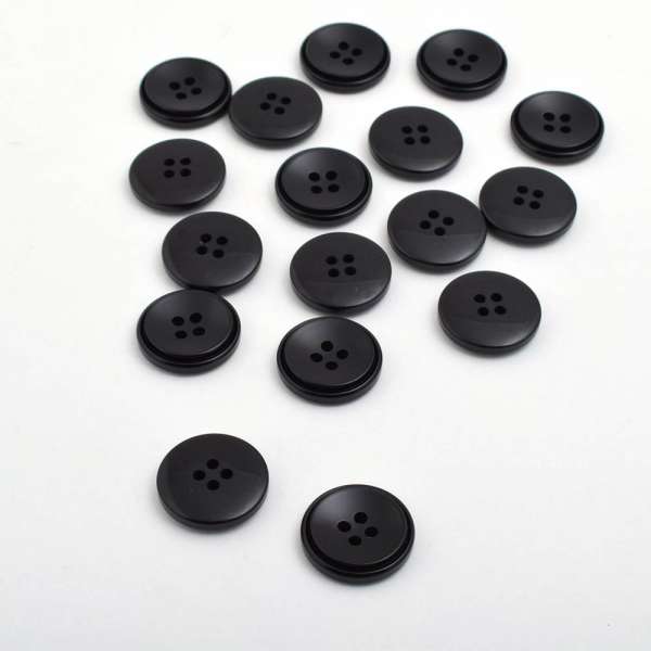 Пуговица черная 20мм на 4 прокола (1002)
