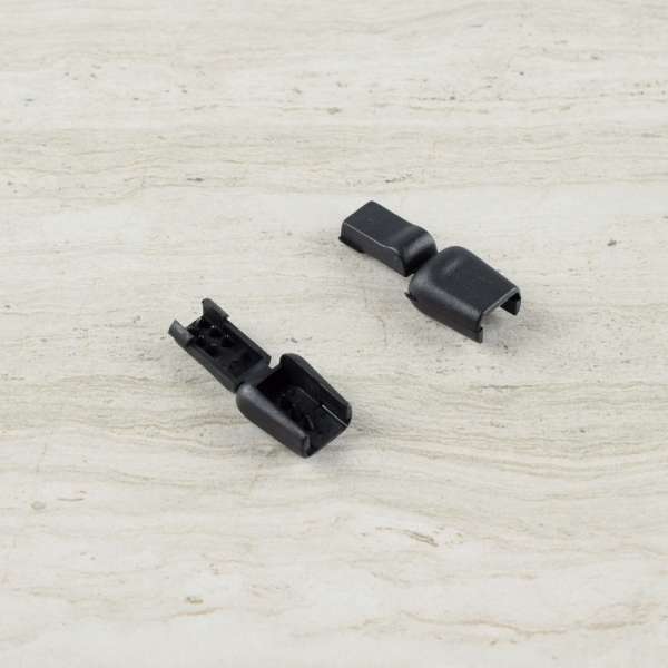 Наконечник пластик под шнур 4мм прямоугольный 17мм черный