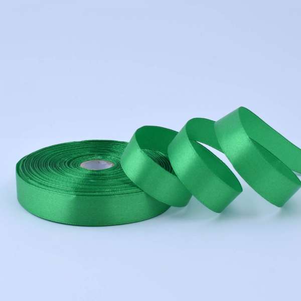 Лента атласная 20мм зеленая яркая А1-06-019 на метраж (бобина 50яр/77,4г)